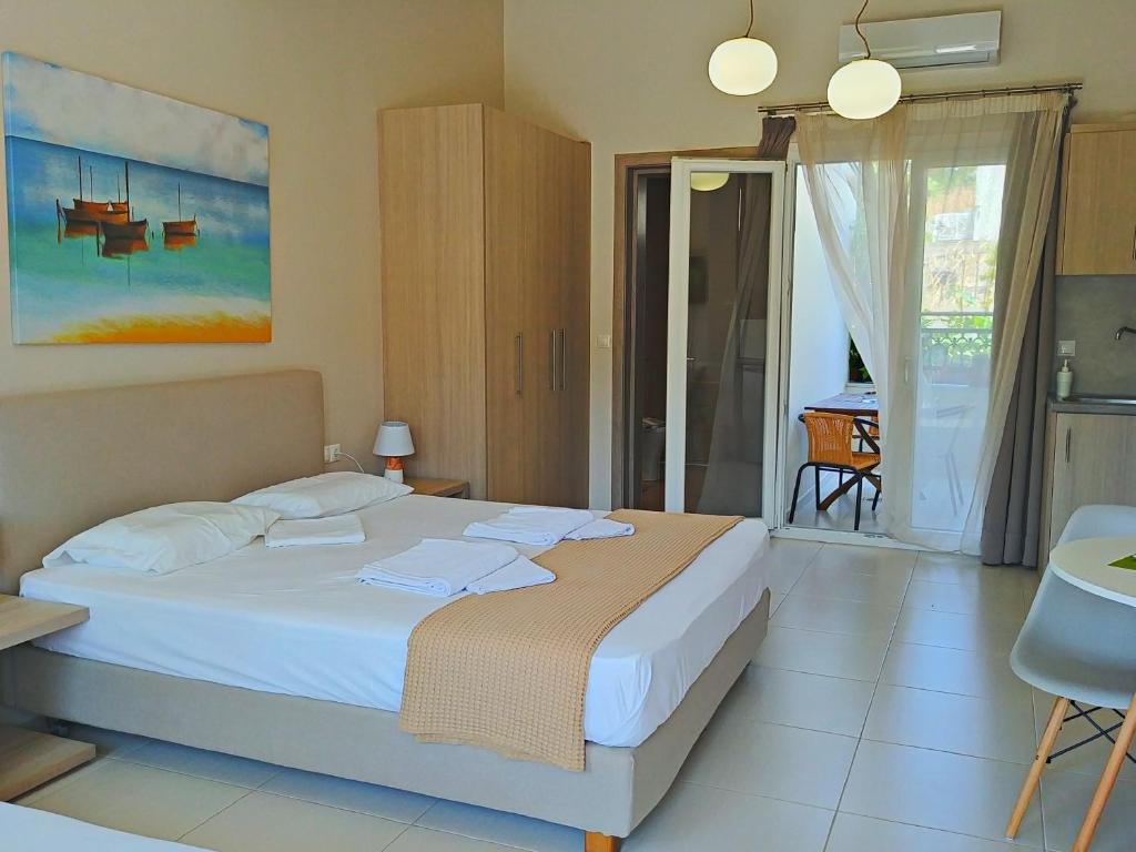 Minimalistic Apartment Near the Sea room 2