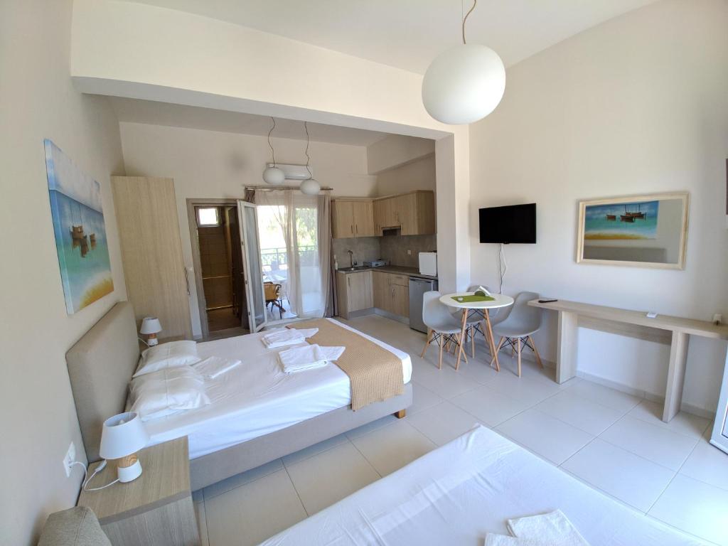 Minimalistic Apartment Near the Sea room 3