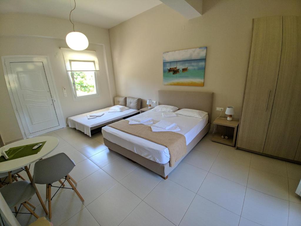 Minimalistic Apartment Near the Sea room 4